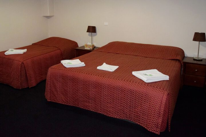 Room 3 of 98