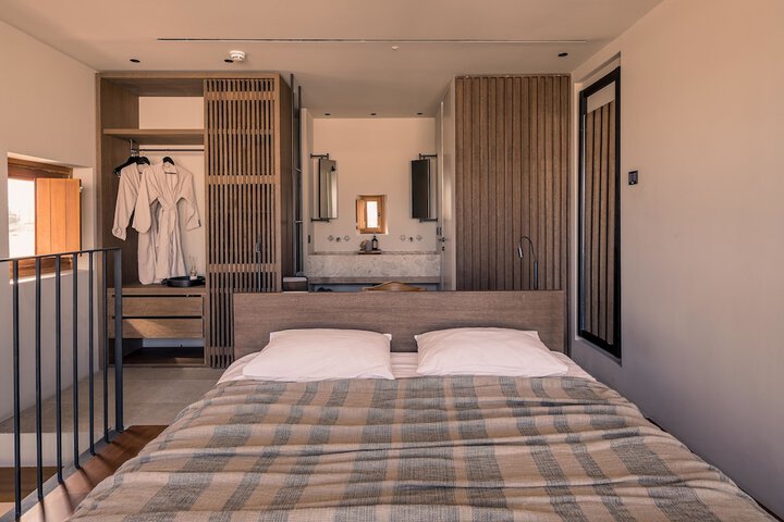 Room 45 of 166