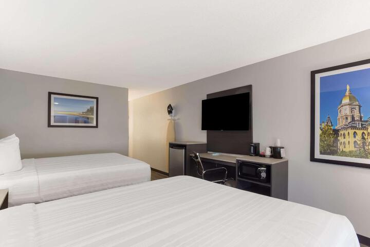 2 Queen Beds (7 of 7)