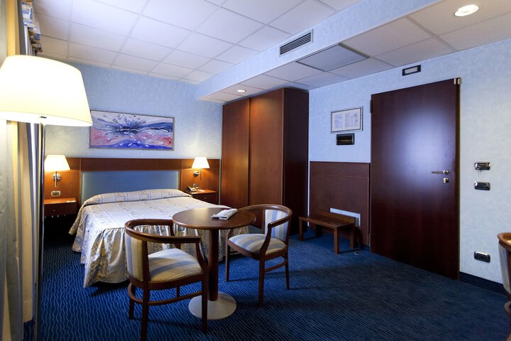 Room 14 of 33