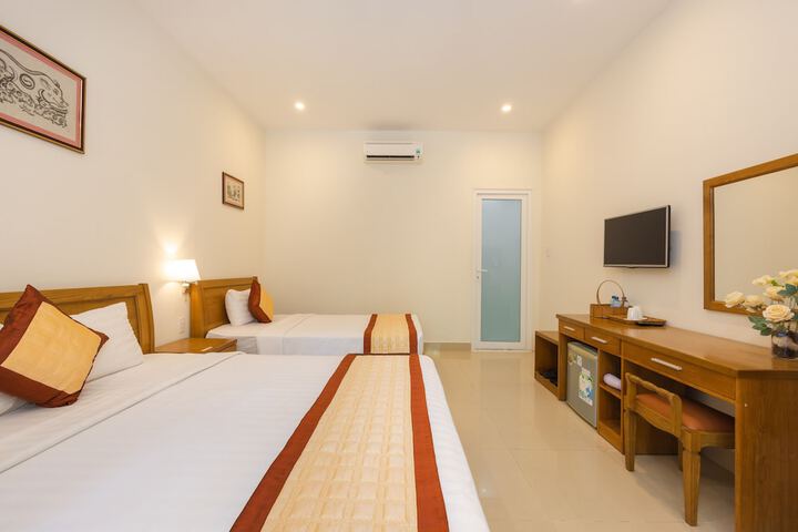 Room 6 of 49