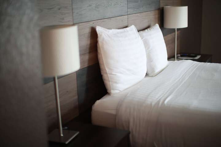 Executive Queen Bed (1 of 19)