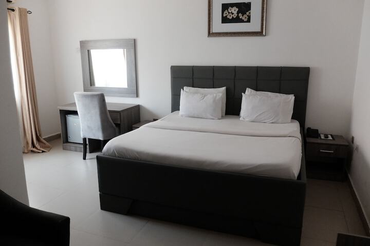 Room 10 of 23