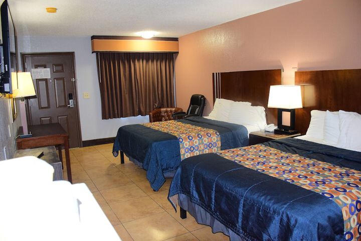 2 Double Beds (5 of 10)