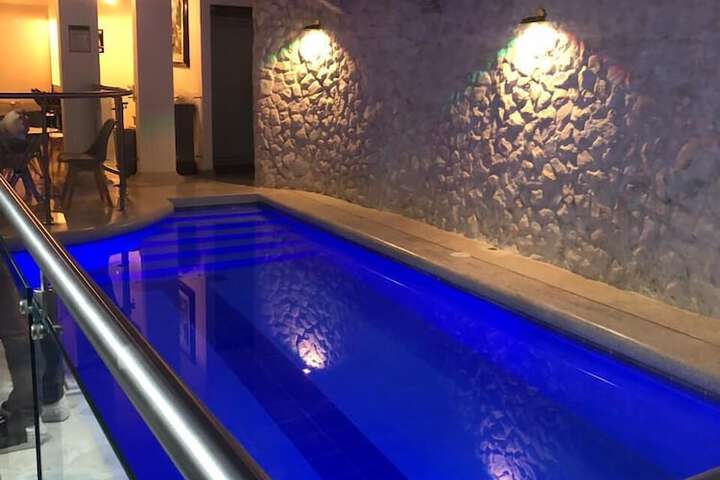 Pool 22 of 30