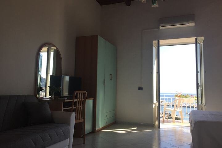 Room 10 of 52