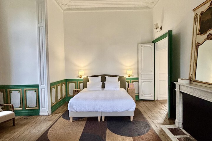 Room 4 of 28
