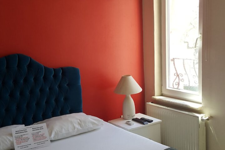 Room 6 of 15