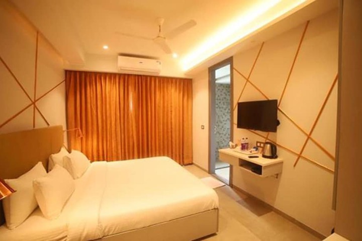 Room 9 of 10