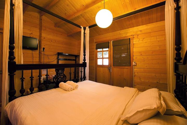 Room 8 of 193