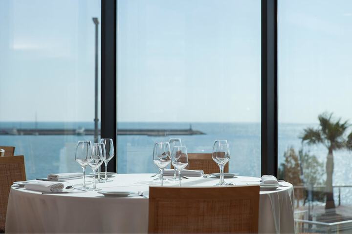 Dining 27 of 43