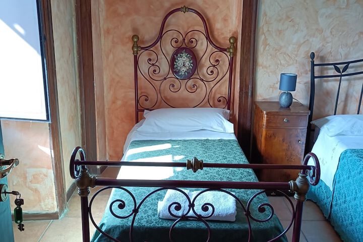 Room 17 of 115