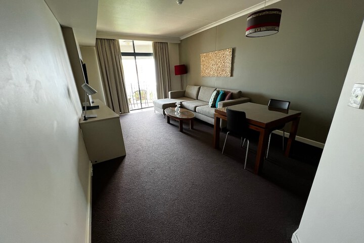 Room 9 of 16