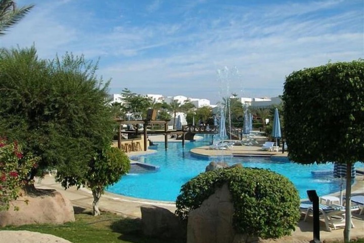 Pool 13 of 24