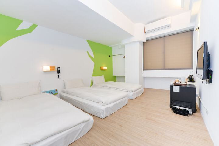 Room 27 of 32