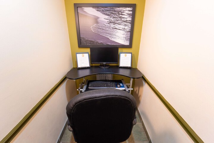 Business Center 78 of 86