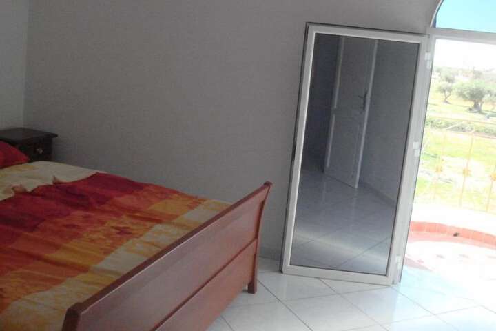 Room 6 of 40