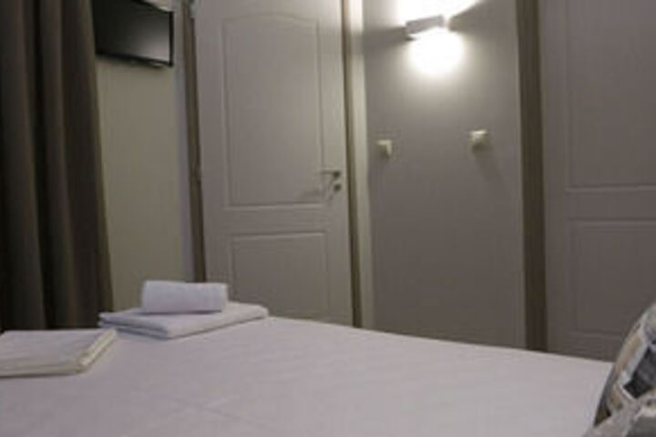 Room 11 of 37