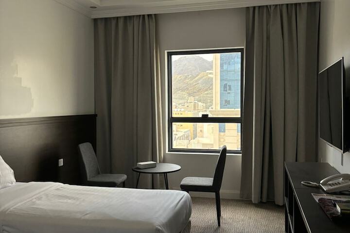 Room 10 of 15