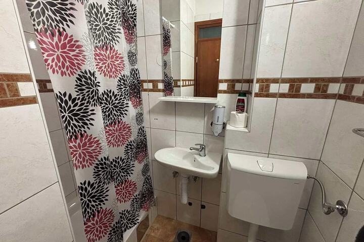 Room 17 of 50