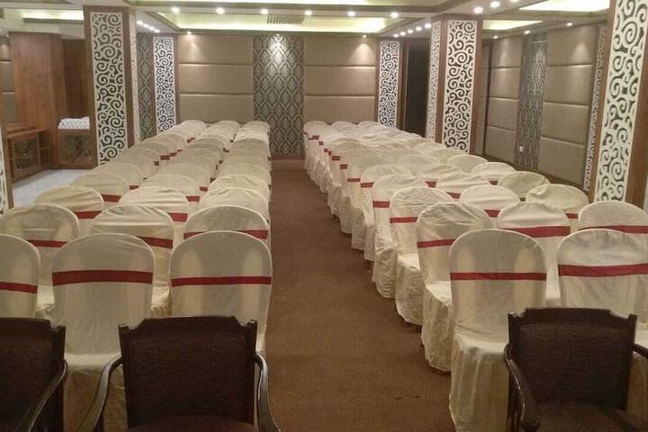 Ballroom/Hall 28 of 44