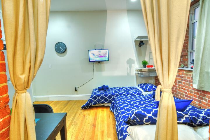 Room 9 of 214