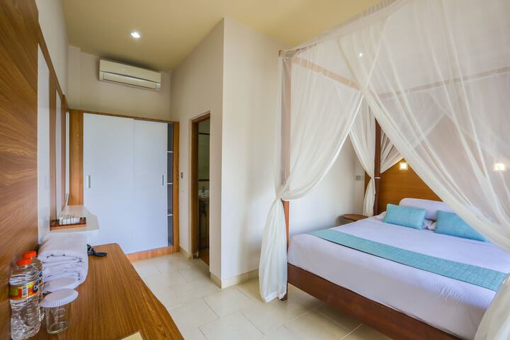 Room 6 of 106