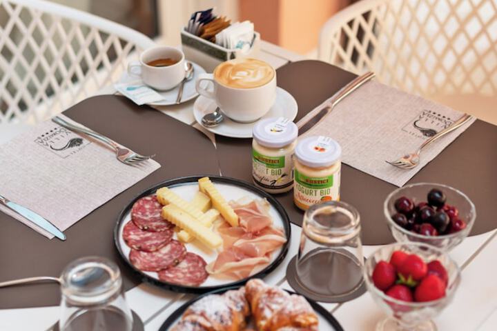 Breakfast/Coffee Service 59 of 77