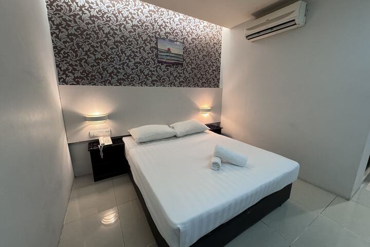 Room 16 of 30