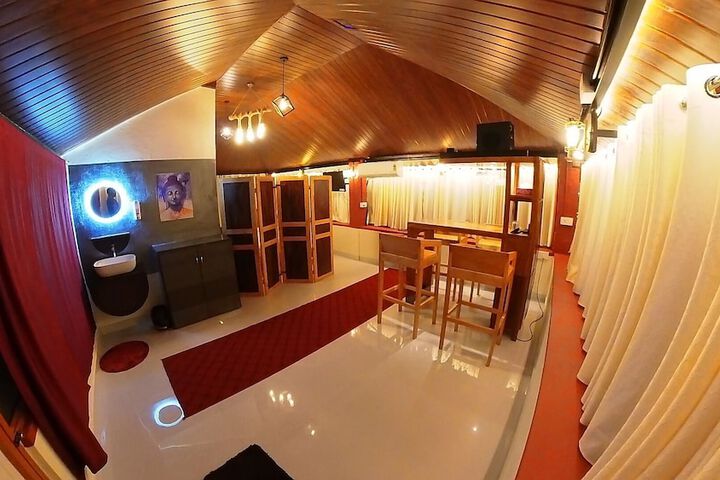Room 11 of 33
