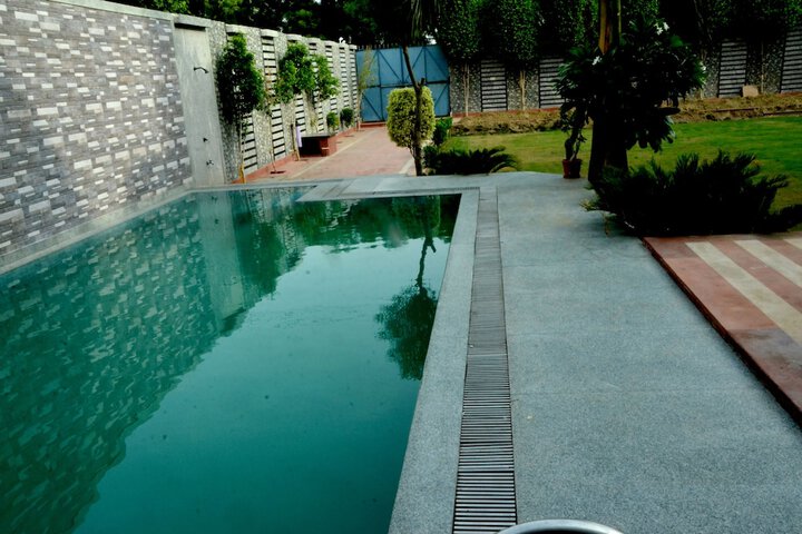 Pool 15 of 23