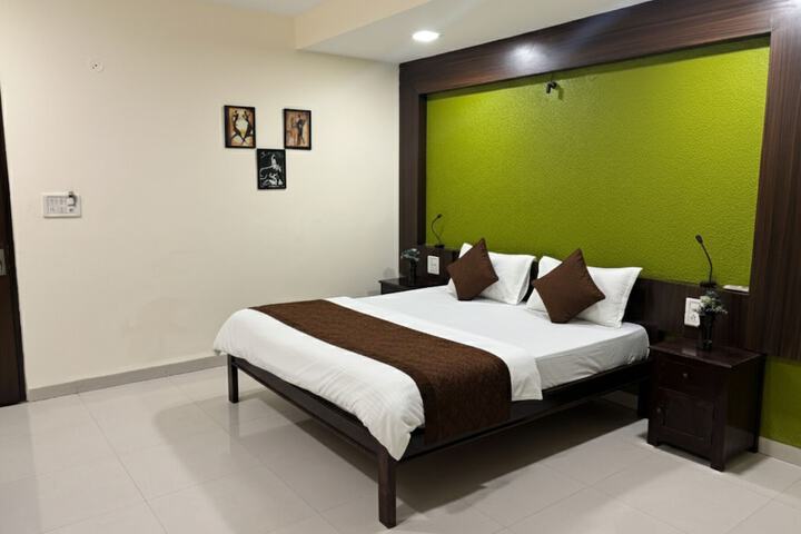 Room 12 of 28