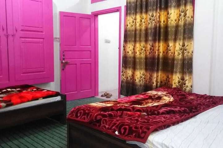 Room 13 of 16
