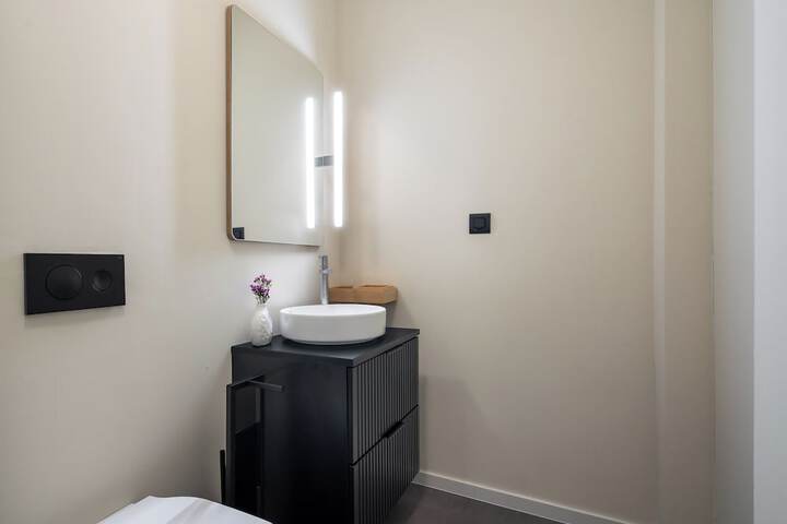 Room 156 of 552