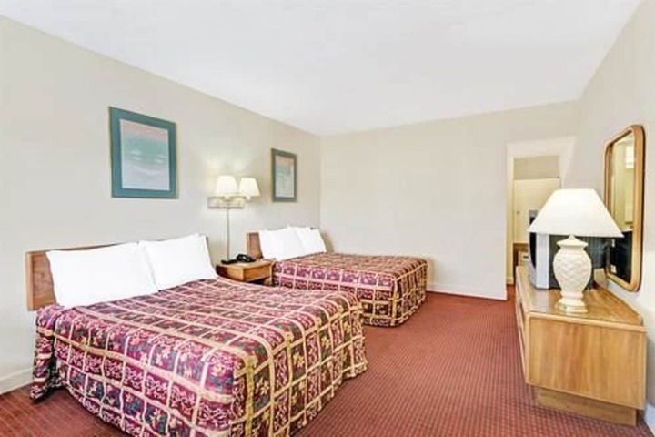 2 Double Beds (1 of 7)