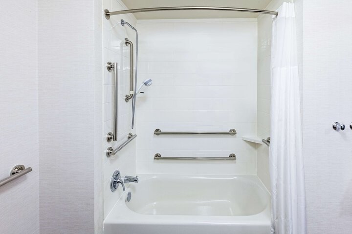 2 Queen Beds Hearing Accessible (1 of 9)