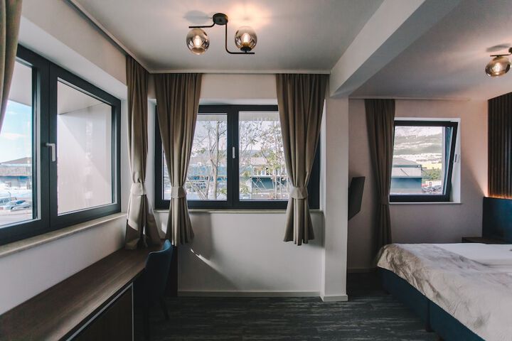 Room 33 of 58