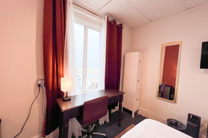 Room 12 of 85