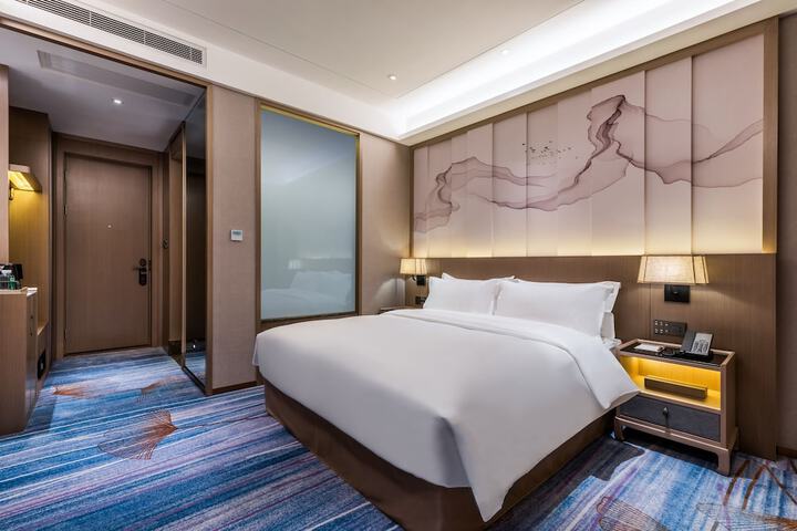 Room 9 of 34