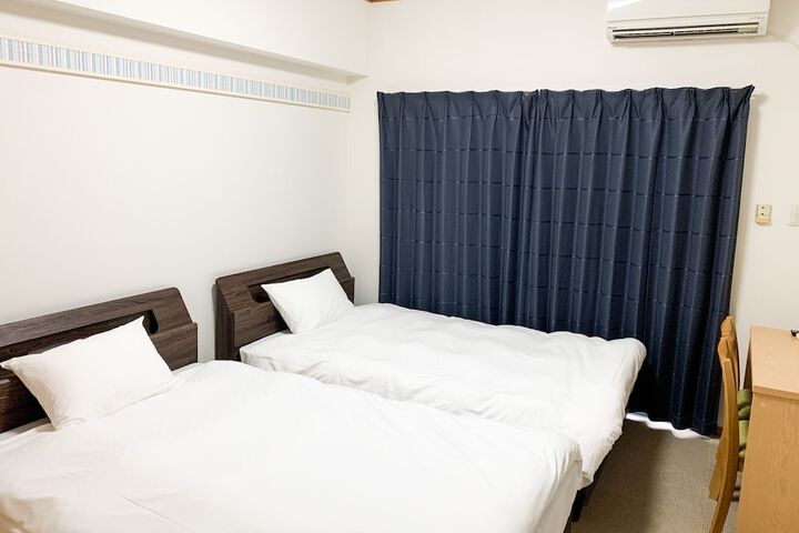 Room 8 of 17