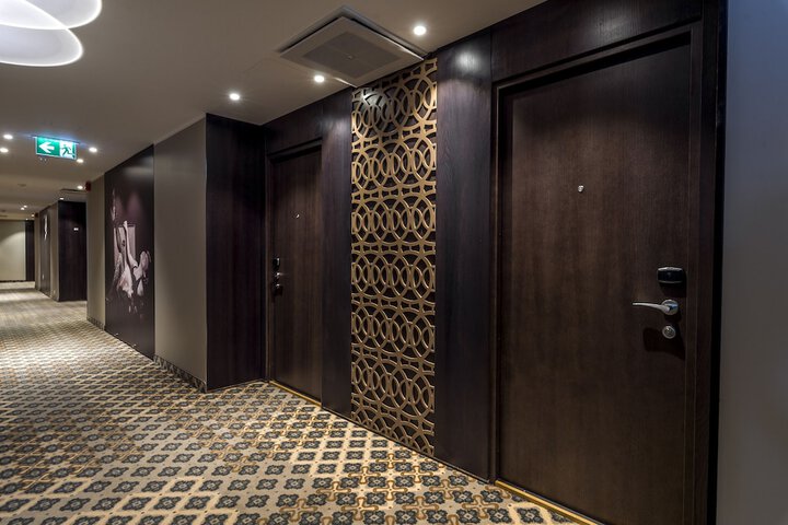 Ballroom/Hall 68 of 80