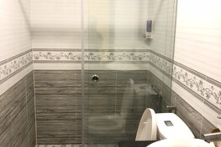 Room 4 of 20
