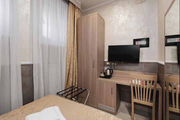 Room 85 of 180