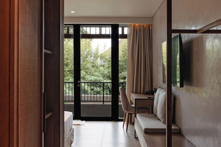 Room 4 of 34