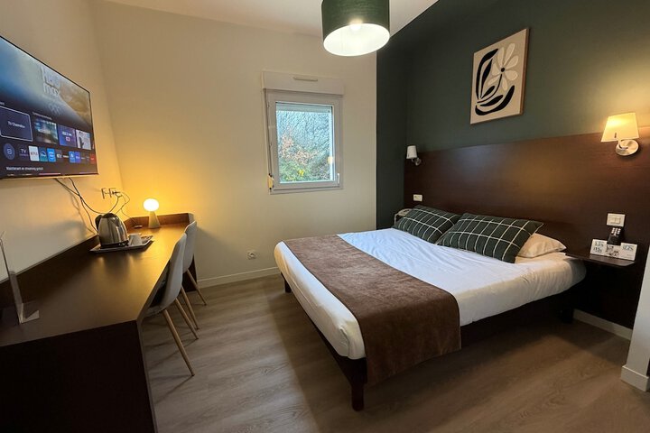 Room 42 of 80