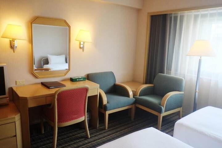 Room 30 of 74
