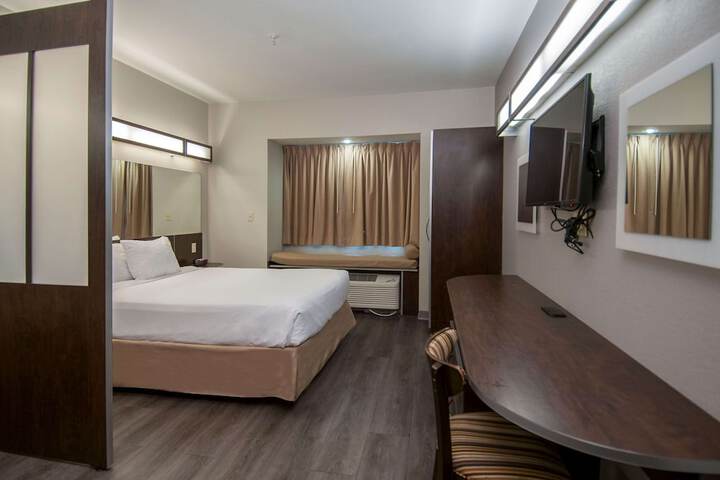 Room 17 of 34