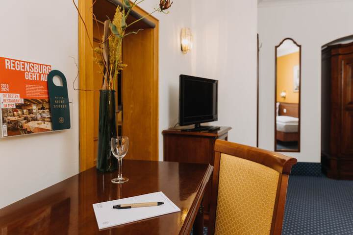 Room 8 of 37
