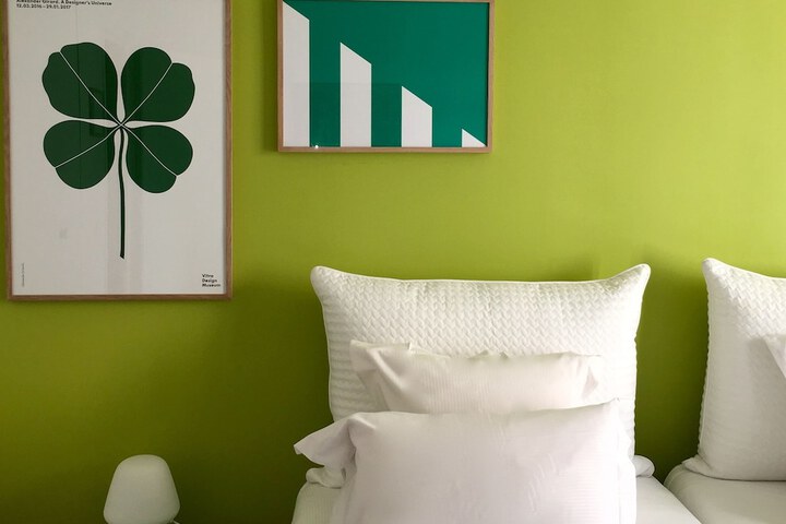 Room 11 of 80