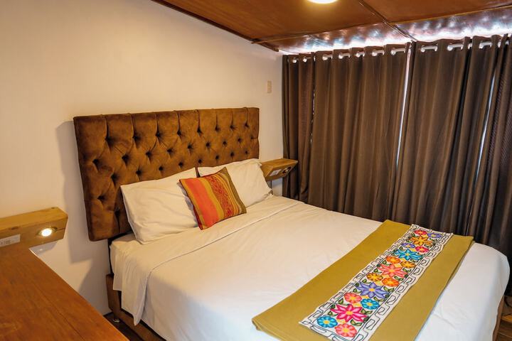 Room 6 of 8